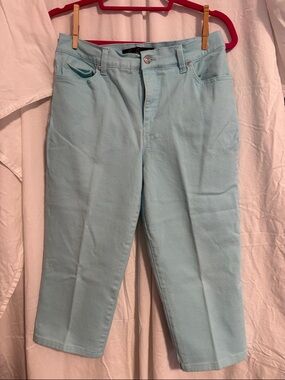 Gloria Vanderbilt Light Blue Capris
